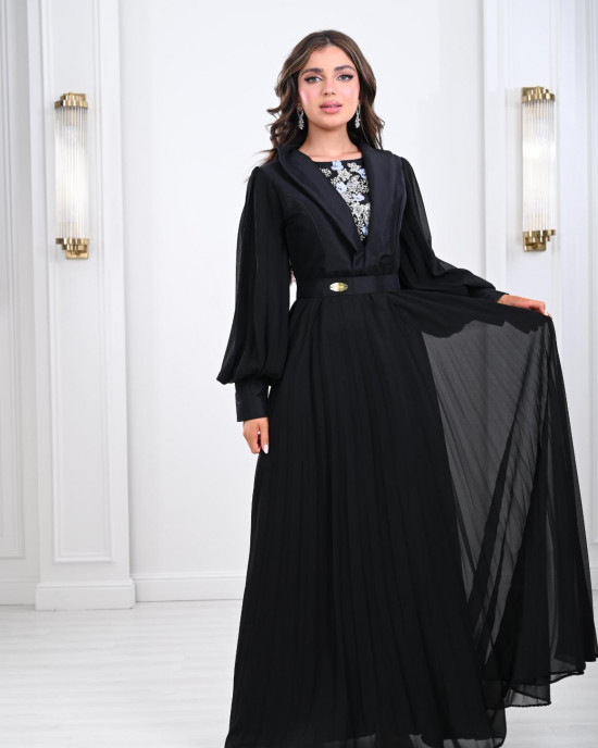 Long distinctive dress 