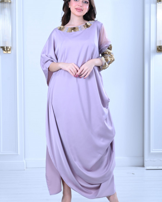 جلابية نسائية بتصميم عصري أنيق
