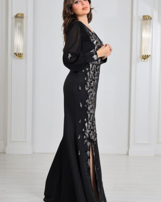 Distinctive heroine women's dress 