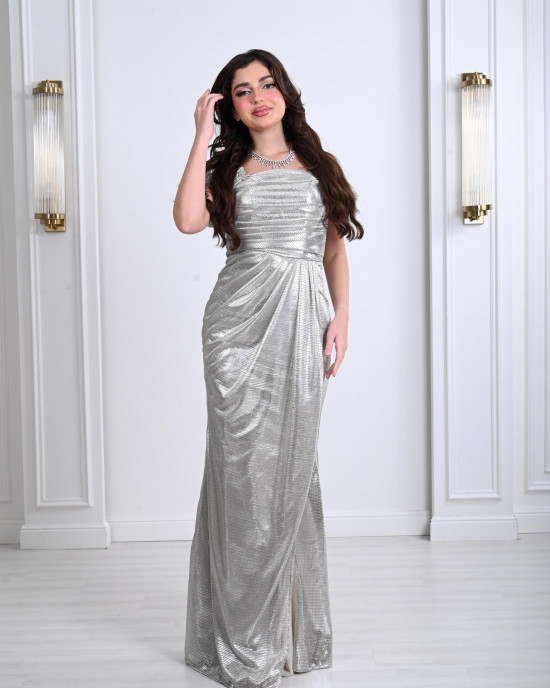 Evening dress with soft pleats on the chest 
