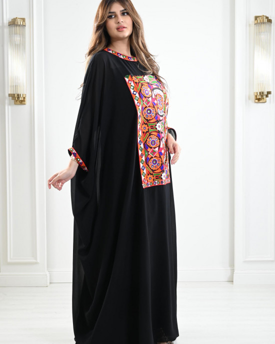 Wide and loose galabiya