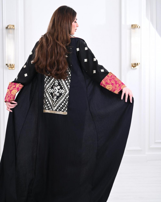 Moroccan galabiya with Khatma embroidery 